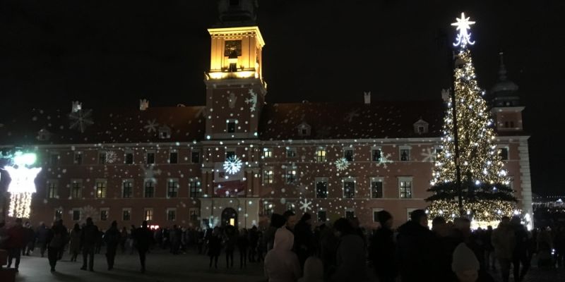 Świąteczne iluminacje  rozbłysły w Warszawie