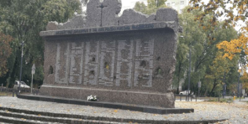 Remont pomnika na Skwerze Pamięci