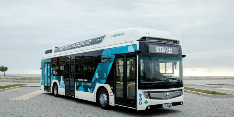 Autobus wodorowy na ulicach Gdyni - miasto testuje i promuje zeroemisyjny transport