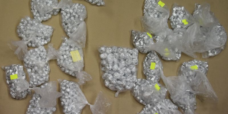 Stołeczni wywiadowcy podczas działań na Pradze Północ zabezpieczyli ponad 1,5 kg narkotyków