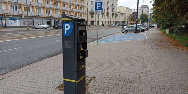 Nowy abonament parkingowy podzielił mieszkańców stolicy