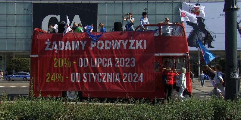 "Marsz Gniewu" w Warszawie: tysiące demonstrantów domaga się podwyżek