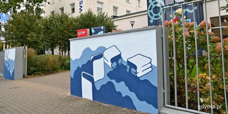 Uniwersytet WSB Merito w Gdyni ozdobił się muralami. To efekt konkursu dla młodych artystów