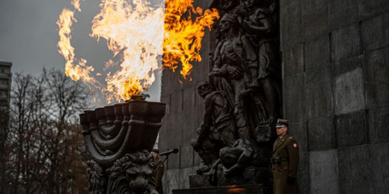 Warszawa upamiętnia ofiary Holokaustu