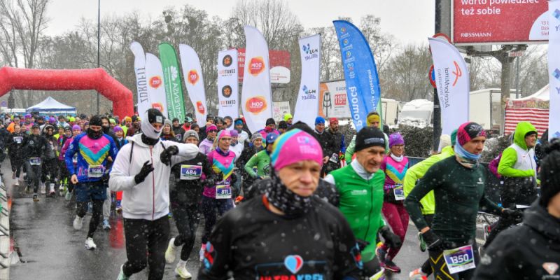 Bieg Chomiczówki  za nami. Tysiące biegaczy opanowały ulice Bielan