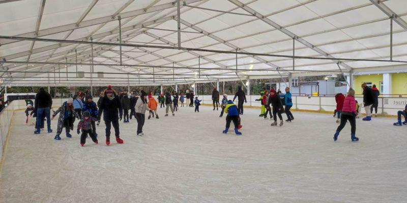 Ursynów: Zadaszone lodowisko przy Kajakowej wraca już w piątek