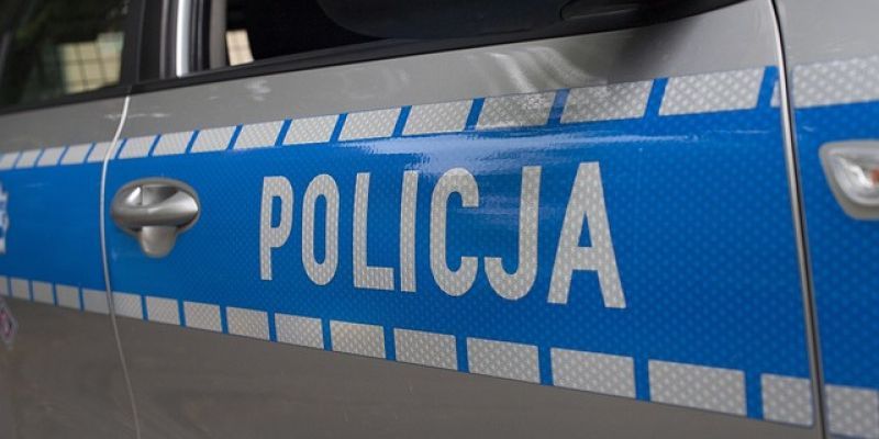 Uciekał przed policją, wbiegł pod BMW