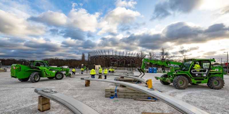 Przygotowania do 34. Finału WOŚP: Na błoniach PGE Narodowego powstaje wielka scena i studio telewizyjne