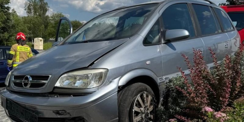 Pijany kierowca wjechał na rondo: 54-latek usłyszał zarzuty dzięki postawie świadka
