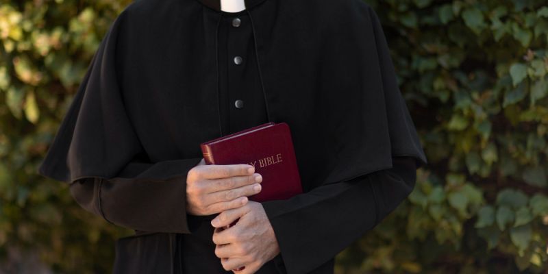 Ksiądz zatrzymany m.in. za rozpowszechnianie mefedronu zawieszony w czynnościach duszpasterskich