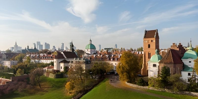 Warszawa na piechotę: najciekawsze szlaki spacerowe w stolicy