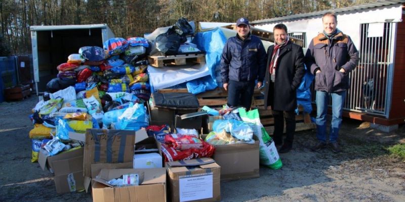 Mieszkańcy Ursynowa zbierali dary dla bezdomnych zwierząt
