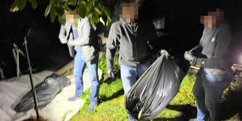 Podpalenie auta doprowadziło do zatrzymania trzech mężczyzn i likwidacji uprawy konopi