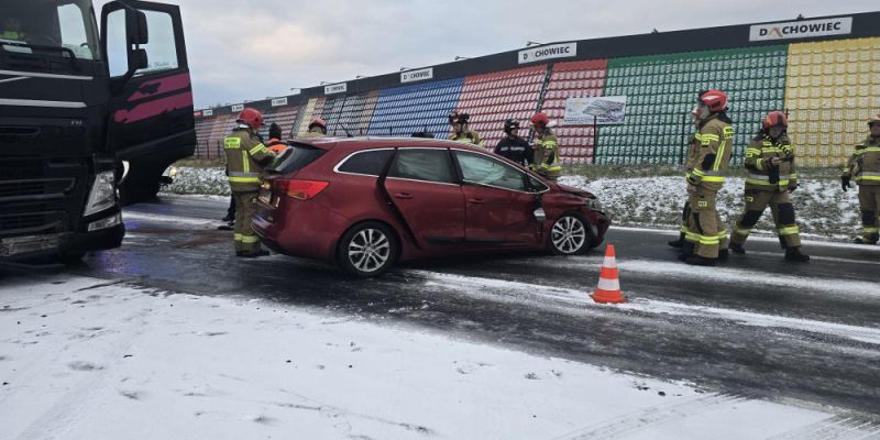 Strażacy apelują o zachowanie ostrożności na drogach