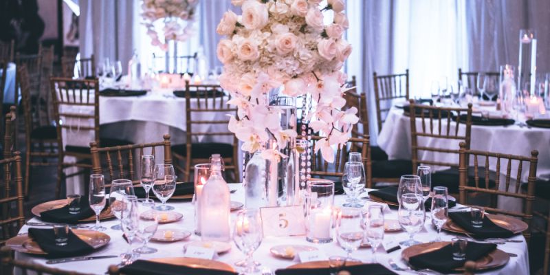 Przyjęcie weselne – jak zaplanować niezapomnianą uroczystość