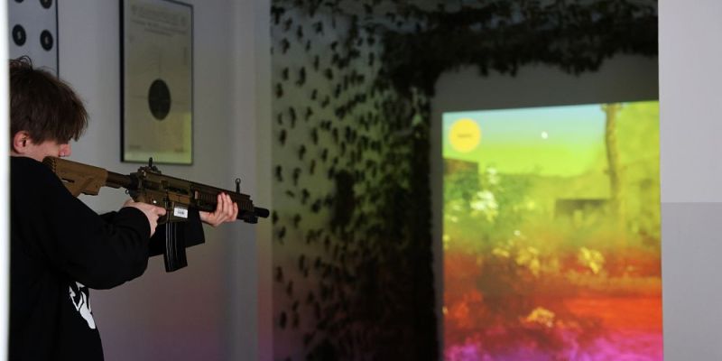 Uczniowie na Żoliborzu będą ćwiczyć strzelanie. W dwóch szkołach ruszyły wirtualne strzelnice