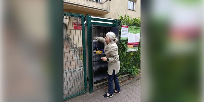 Warszawa zwiększa dostęp do jadłodzielni – jak działają lodówki społeczne?