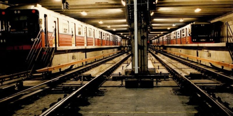 Warszawskie metro modernizuje oświetlenie w pociągach