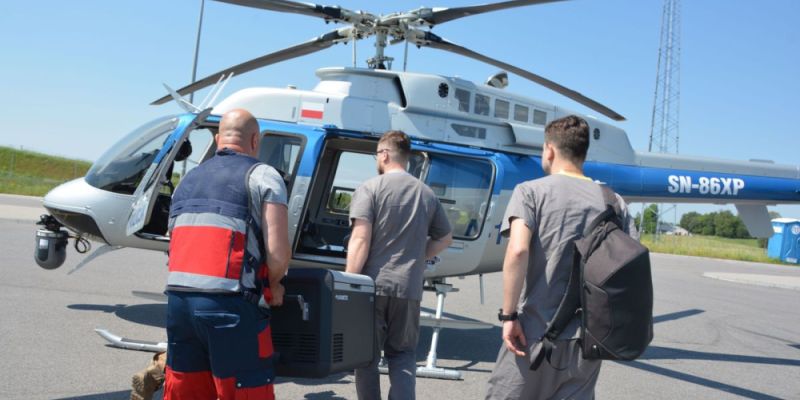Policyjnym śmigłowcem przetransportowali płuca dla mieszkańca Mazowsza