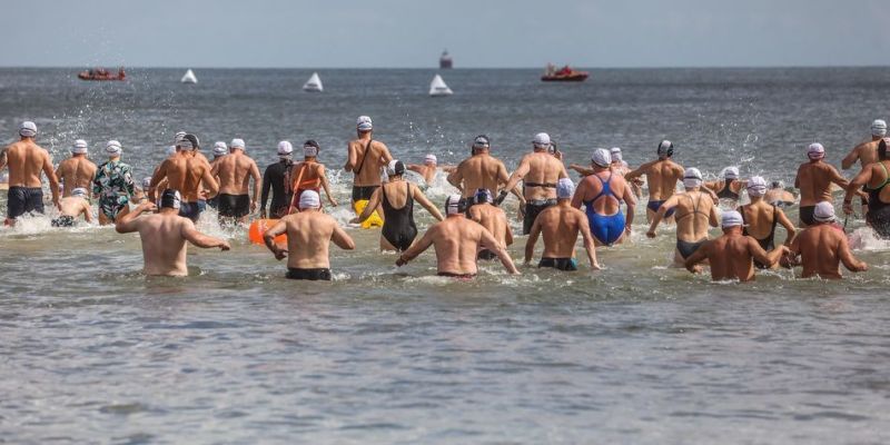 Zakończył się cykl pływackich zawodów dookoła Molo w Sopocie