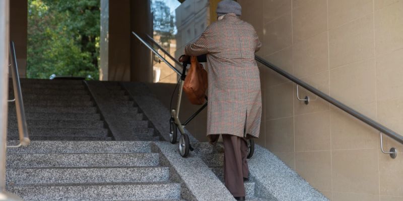 Rzecznik Praw Pieszych w Warszawie. Przywilej czy paląca potrzeba?