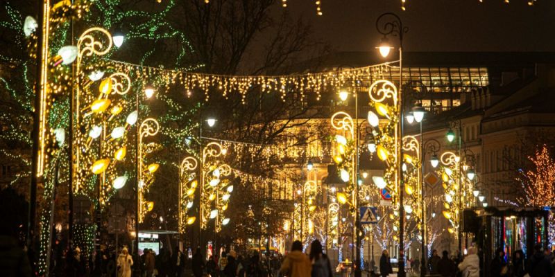 Magiczne koncerty świąteczne i uliczne teatry