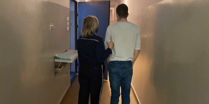 Policjanci zatrzymali 20-letniego mieszkańca Gdyni za posiadanie narkotyków i kierowanie pod ich wpływem