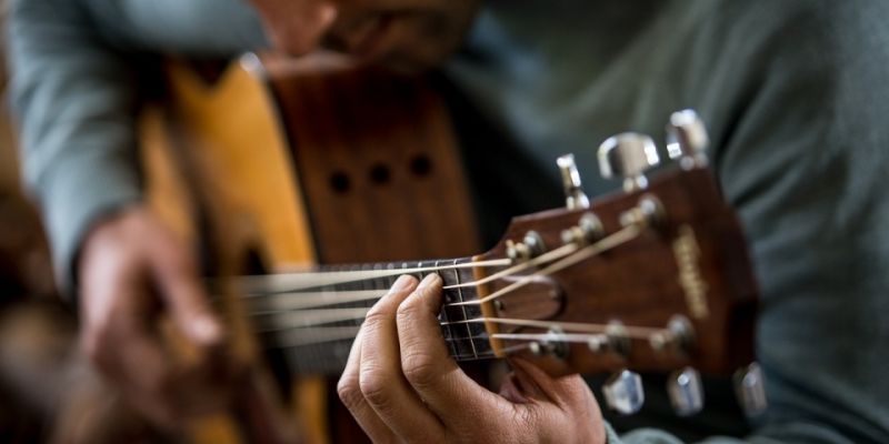 Nauka gry na gitarze i ukulele