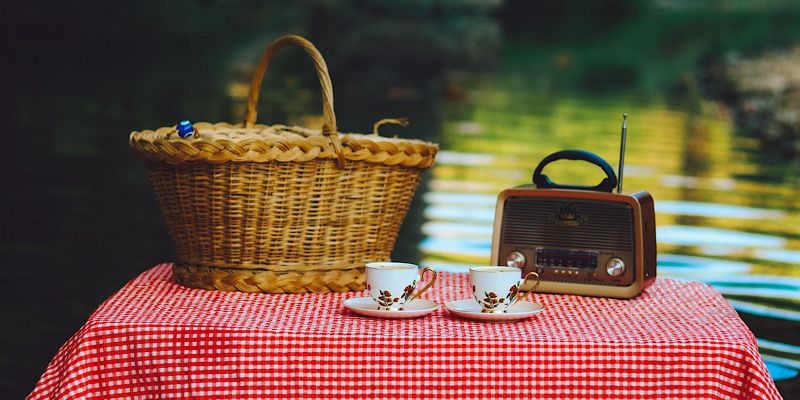 Słuchowiska na leżakach. Kameralny cykl radiowy Teatru Ochoty i Teatru Polskiego Radia