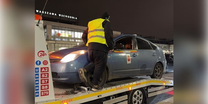 Kontrole taksówek i przewozów osób w Warszawie. Służby ujawniają nieprawidłowości