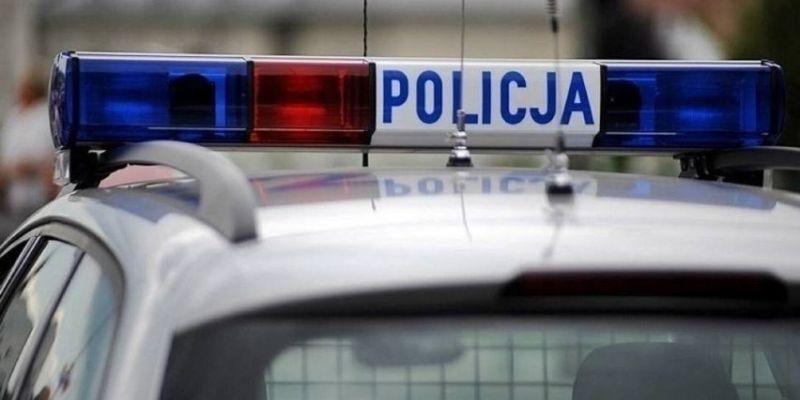 Policjanci zatrzymali mężczyznę, który nietrzeźwy jechał ukradzionym samochodem