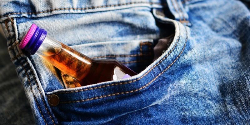 Nocny zakaz sprzedaży alkoholu w całym mieście już pewny. Rafał Trzaskowski przekonał radnych