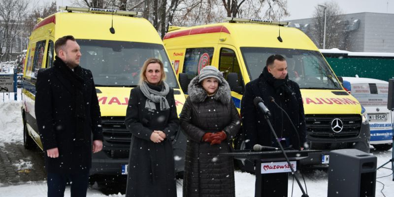 Pięć nowych ambulansów w warszawskim pogotowiu