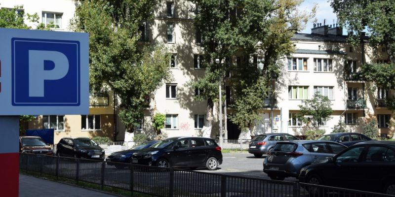 Mieszkańcy Pragi-Północ i Woli chcą więcej płatnych parkingów