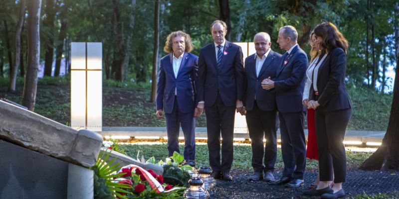 Prezydent Gdańska i Marszałek Senatu oddali hołd obrońcom Westerplatte
