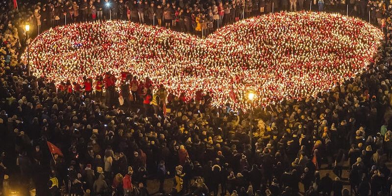 Zapal światło pamięci dla Pawła Adamowicza - wesprzyj fundusz “Gdańsk dzieli się dobrem”