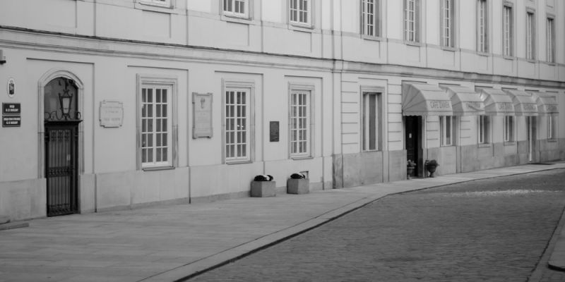 Trwa zbiórka na rehabilitację dla poszkodowanego strażnika Uniwersytetu Warszawskiego