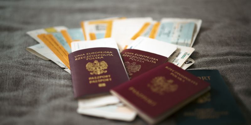 Przyleciał do Polski z paszportem należącym do innej osoby