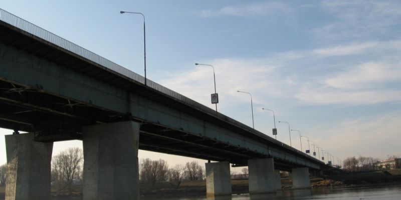 Kładka pod mostem Łazienkowskim otwarta