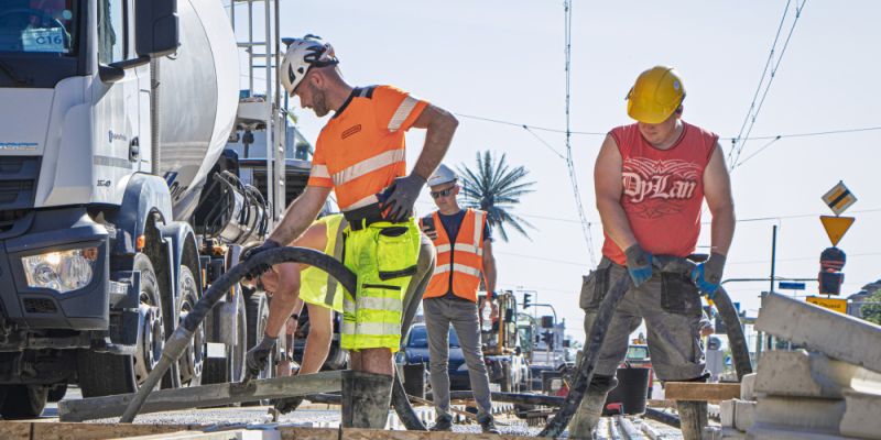 Remont Ronda de Gaulle’a: nowe utrudnienia w ramach modernizacji torowiska w Alejach Jerozolimskich
