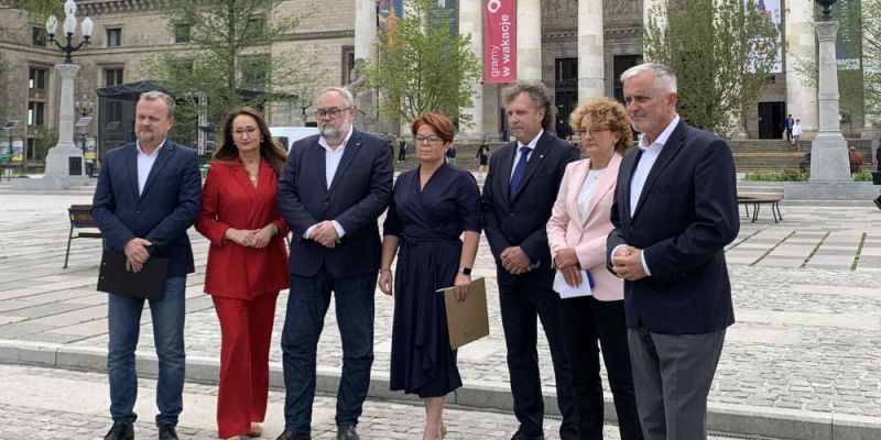 ‘’Nie cwaniakuj koleżanko. Prezydenta Gdańska zabili, ciebie też można zabić’’. Skrajna prawica atakuje samorządowców.