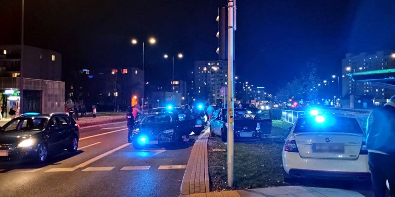 Rozbita zorganizowana grupa przestępcza: zatrzymano ośmiu mężczyzn podejrzanych o kradzieże samochodów w całej Polsce