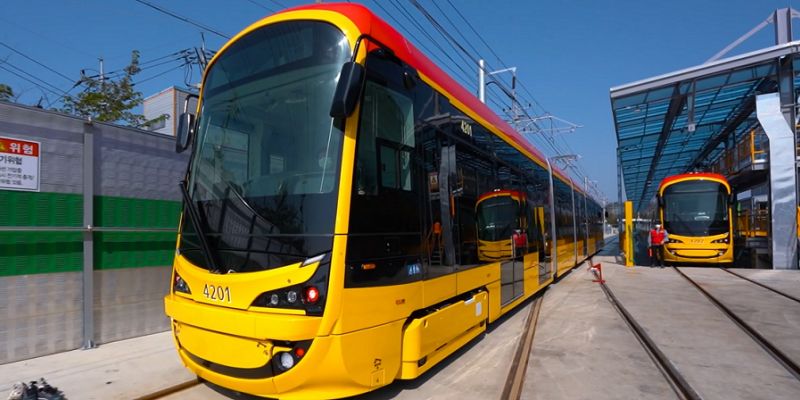 Nowe tramwaje płyną do Warszawy