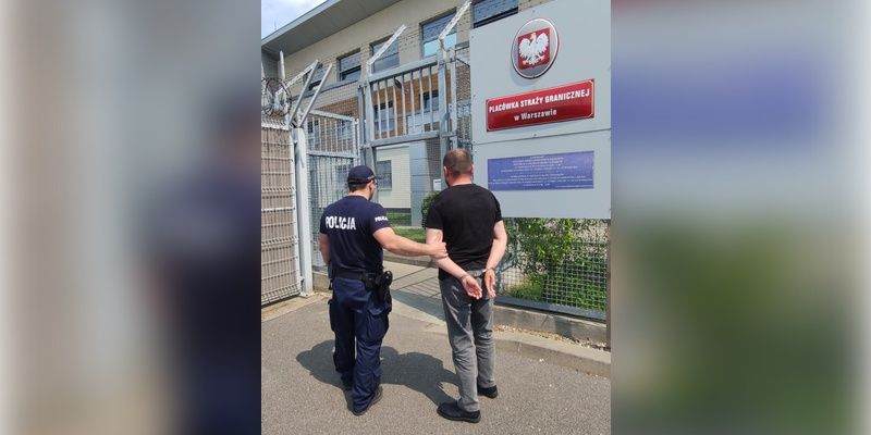 Policjanci zatrzymali kierowcę „na aplikację”. Mężczyzna przebywał w Polsce nielegalnie