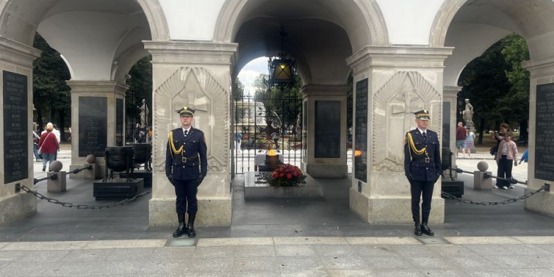 [Fotorelacja] Uroczysta zmiana warty przez Grobem Nieznanego Żołnierza