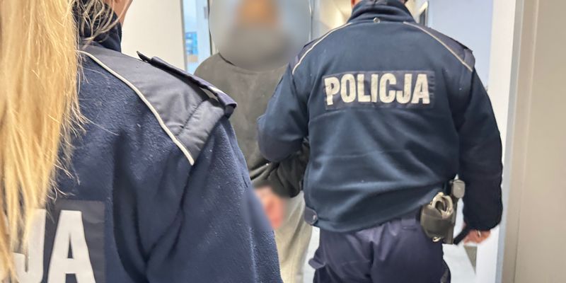 15-latek ukrywał się w skrzyni pod kanapą – został zatrzymany przez policję