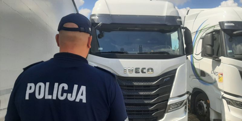 Policyjni bohaterowie odnajdują skradzione ciągniki siodłowe o wartości blisko 500 000 złotych