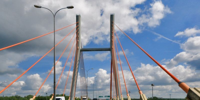 Przedłuża się remont ciągu dla pieszych na moście Siekierkowskim