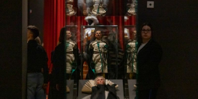 Czarny karnawał w Muzeum Narodowym: groteska, maskarada i refleksja nad życiem