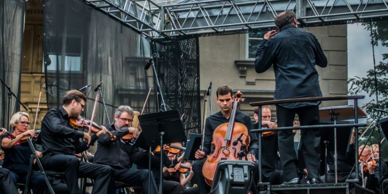 Klasycznie na trawie – Orkiestra Sinfonia Varsovia w Królikarni